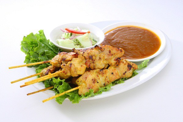 Chicken satay with dipping sauce