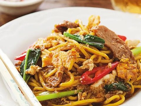 Pad Si Iw as pictured in Laap Thai's printed menu