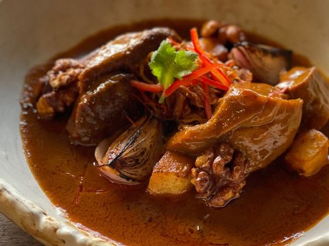 Red Duck Curry as pictured in Laap Thai's printed menu