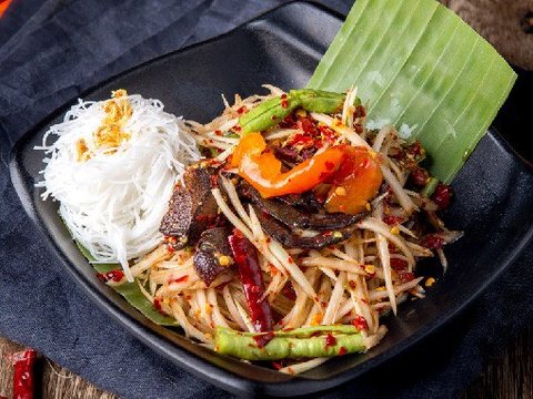 Tum Poo Pra Ra as pictured in Laap Thai's printed menu